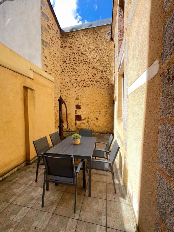 Coeur de ville : 8 PIÈCES À PRIX IMBATTABLE !  25 mn du Mans - Photo 2