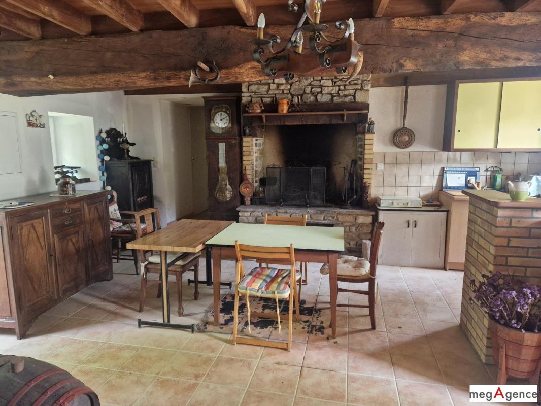 Charmante maison en pierre avec terrain et dépendance dans un environnement calme et verdoyant - Photo 2