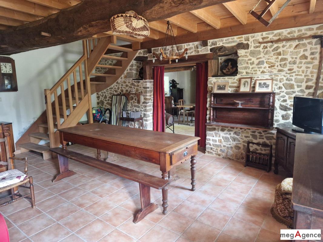 Charmante maison en pierre avec terrain et dépendance dans un environnement calme et verdoyant - Photo 4