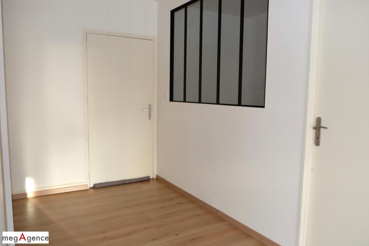 Appartement rénové T2 avec cave et deux places de parking - Photo 2