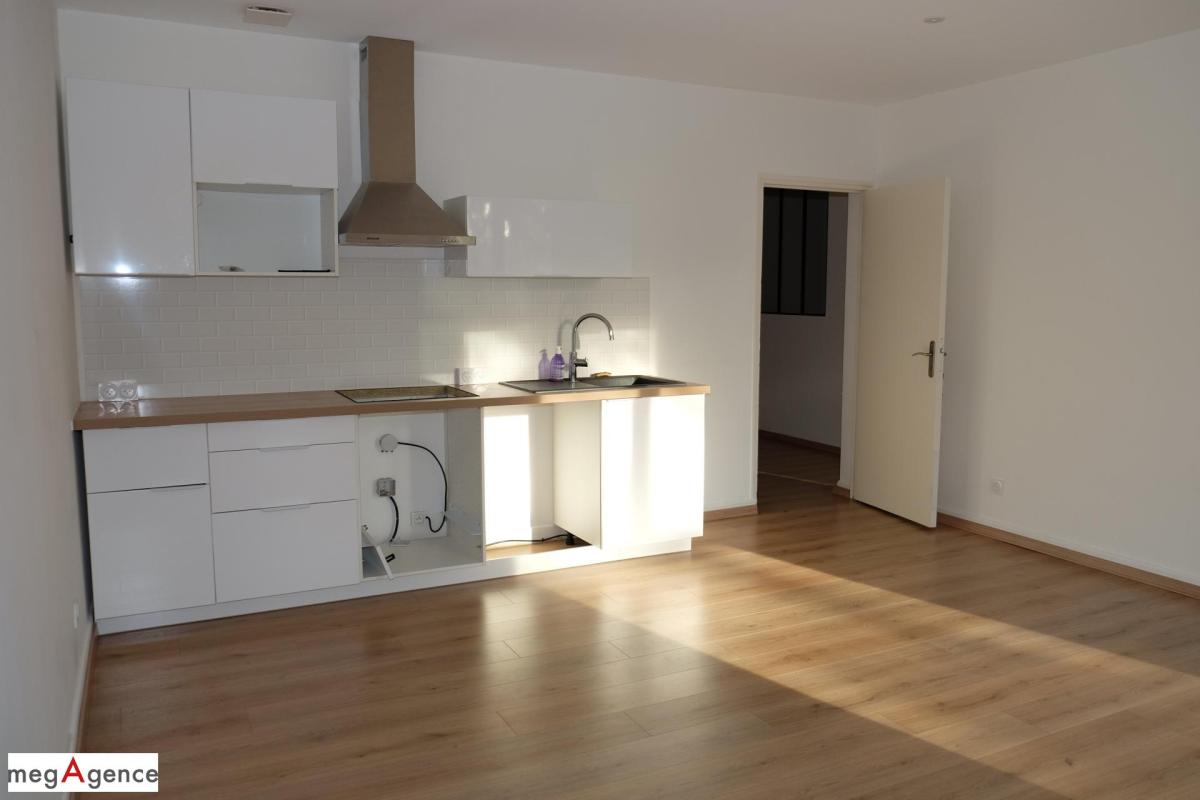Appartement rénové T2 avec cave et deux places de parking - Photo 3