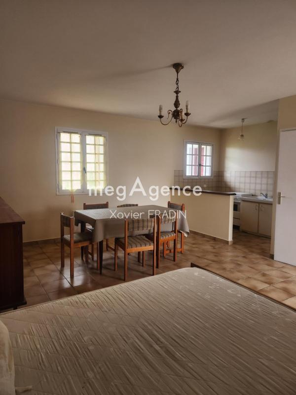 Appartement 33m² de plain-pied avec extérieur et stationnement - Photo 2