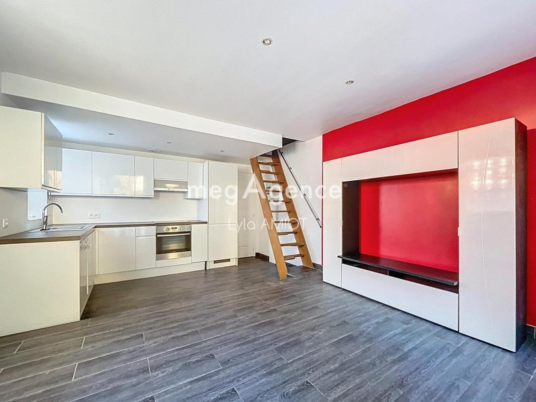 APPARTEMENT EN DUPLEX AVEC JARDIN PRIVATIF - Photo 2