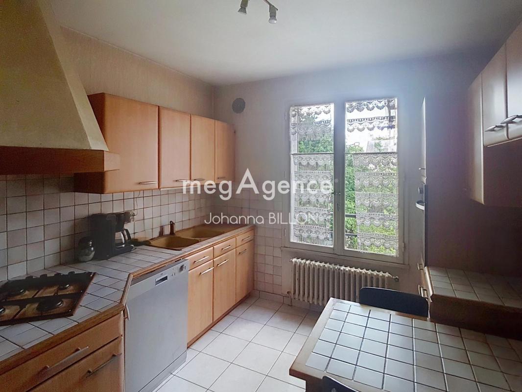 Maison de ville au fond d'une impasse, avec beaucoup de potentiel !! - Photo 3