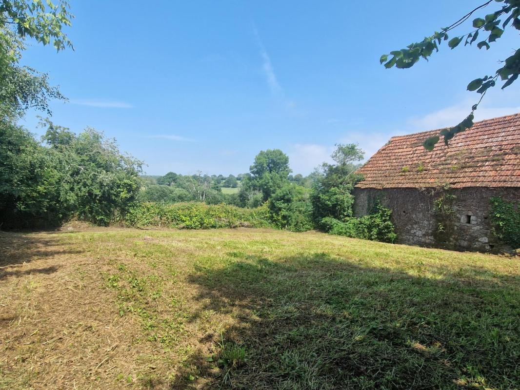 Maison en pierres à rénover - Photo 2