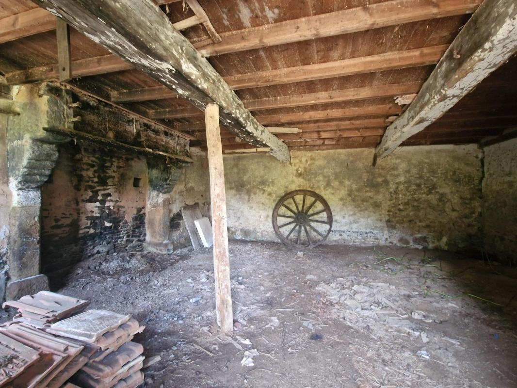 Maison en pierres à rénover - Photo 5