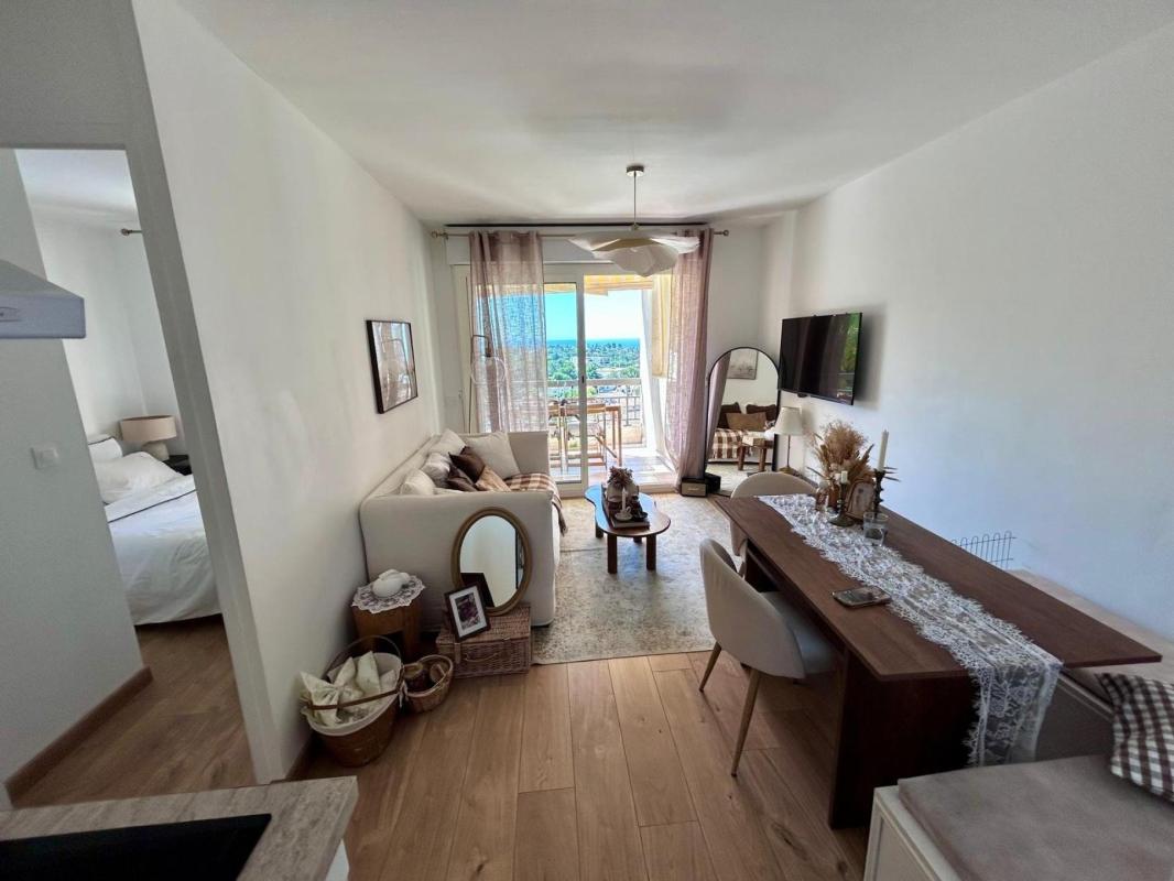 A VENDRE : T2 30m² RÉNOVÉ AVEC VUE MER PANORAMIQUE ET PISCINE – SAINT-RAPHAËL - Photo 3