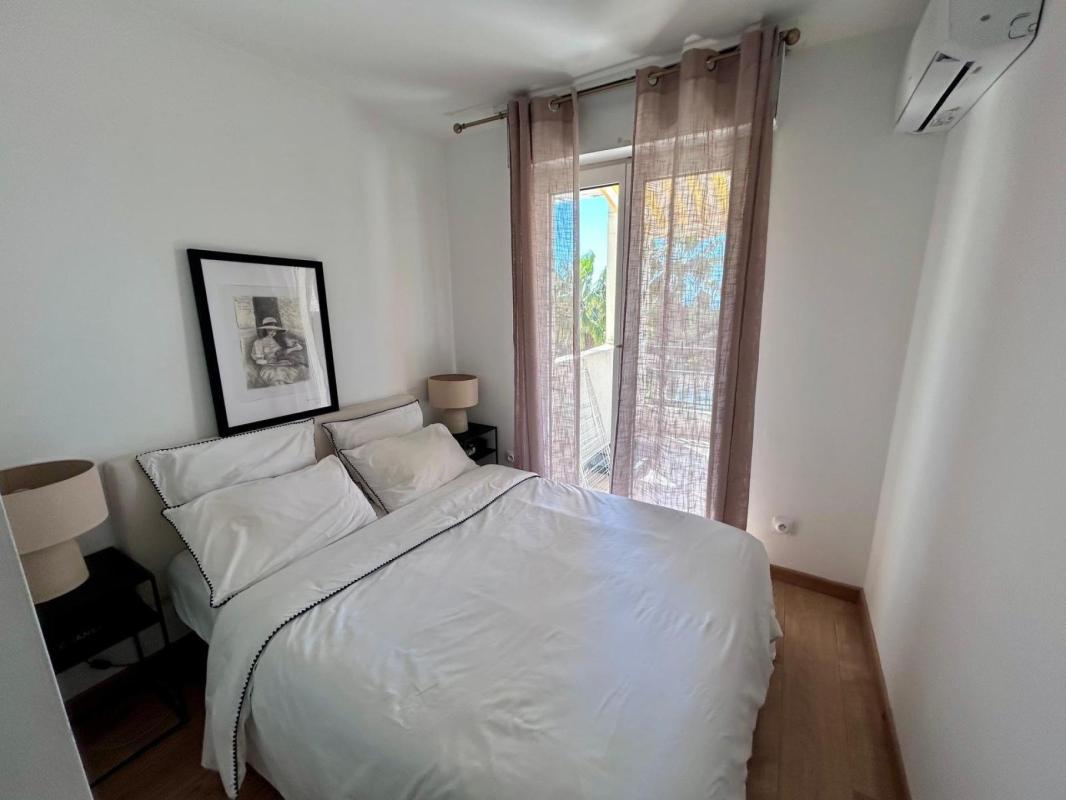 A VENDRE : T2 30m² RÉNOVÉ AVEC VUE MER PANORAMIQUE ET PISCINE – SAINT-RAPHAËL - Photo 4