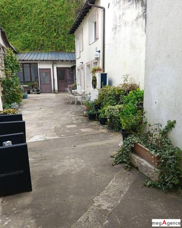 Opportunitée à  saisir, Idéal pour grande famille ou projet d'investissement, maison ancienne classée de 208 m2 habitable, sur terrain  en coteau  de plus de 3000m2 - Photo 2