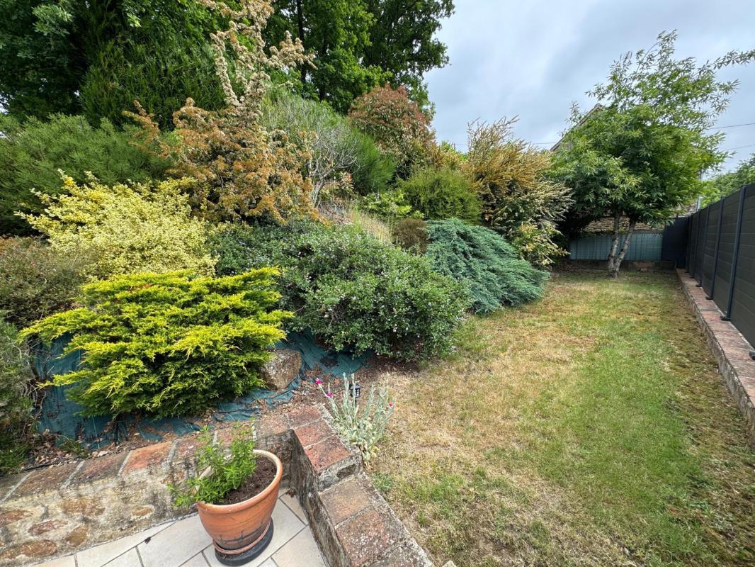 Maison en pierre avec jardin et garages - Photo 2