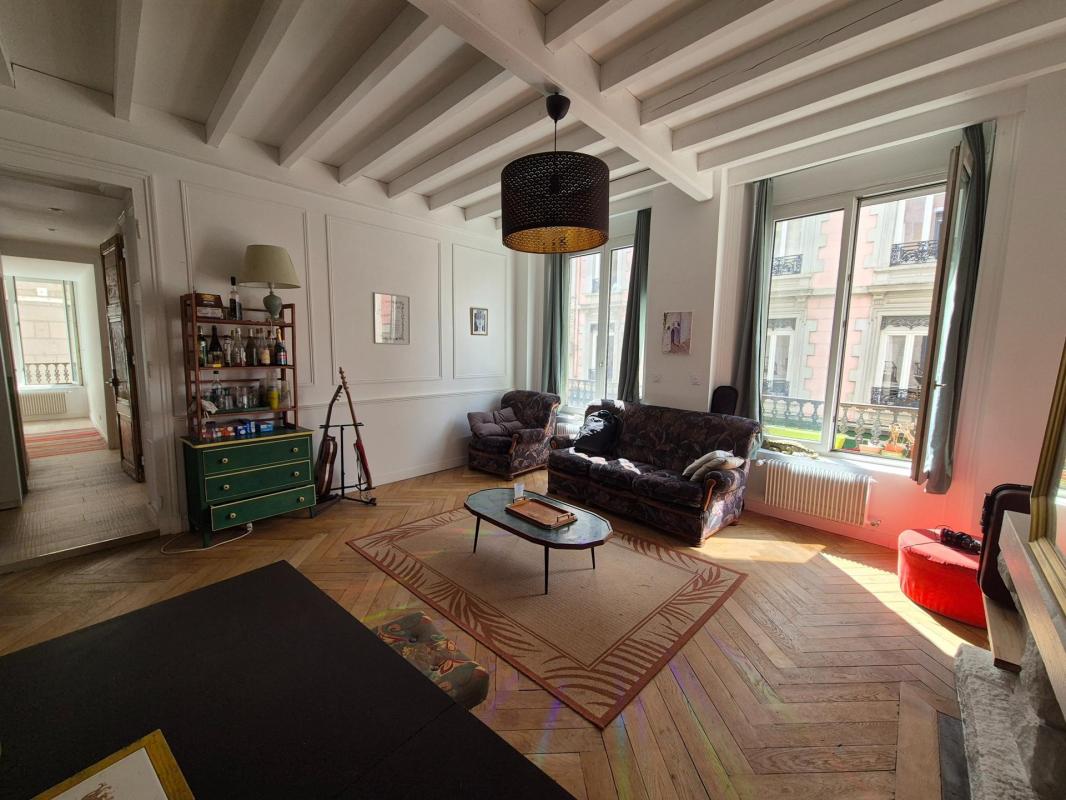 Beau T4. 25 rue Jules Ledin. Dpe C. Appartement rénové avec cachet - Photo 5