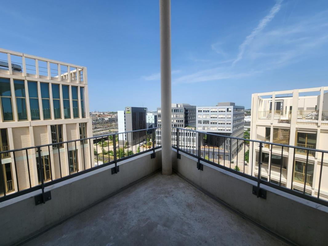 Superbe Duplex T5 avec balcon panoramique – Bordeaux 33800 - Photo 3
