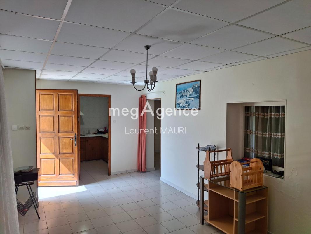 Lot Maison plain pied T4 d'environ 80 m² + garage environ 25 m² et 1 terrain constructible en zone UB environ 528 m² - Photo 4