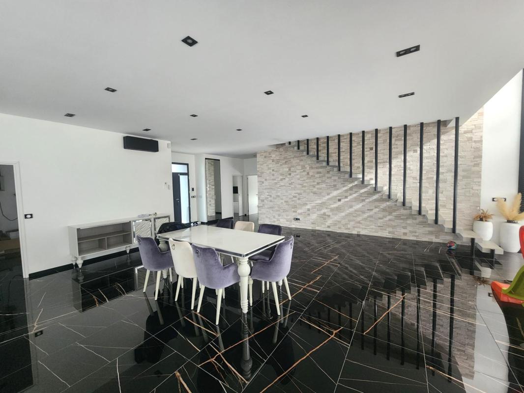 Superbe villa d’architecte de 235 m² avec piscine - Photo 3