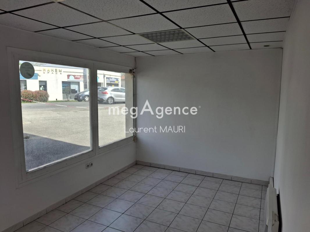 Immeuble comprenant 1 Appartement T3 avec terrasse environ 20m² + 2 Locaux Commerciaux - Photo 2
