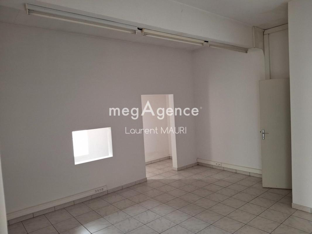 Immeuble comprenant 1 Appartement T3 avec terrasse environ 20m² + 2 Locaux Commerciaux - Photo 3