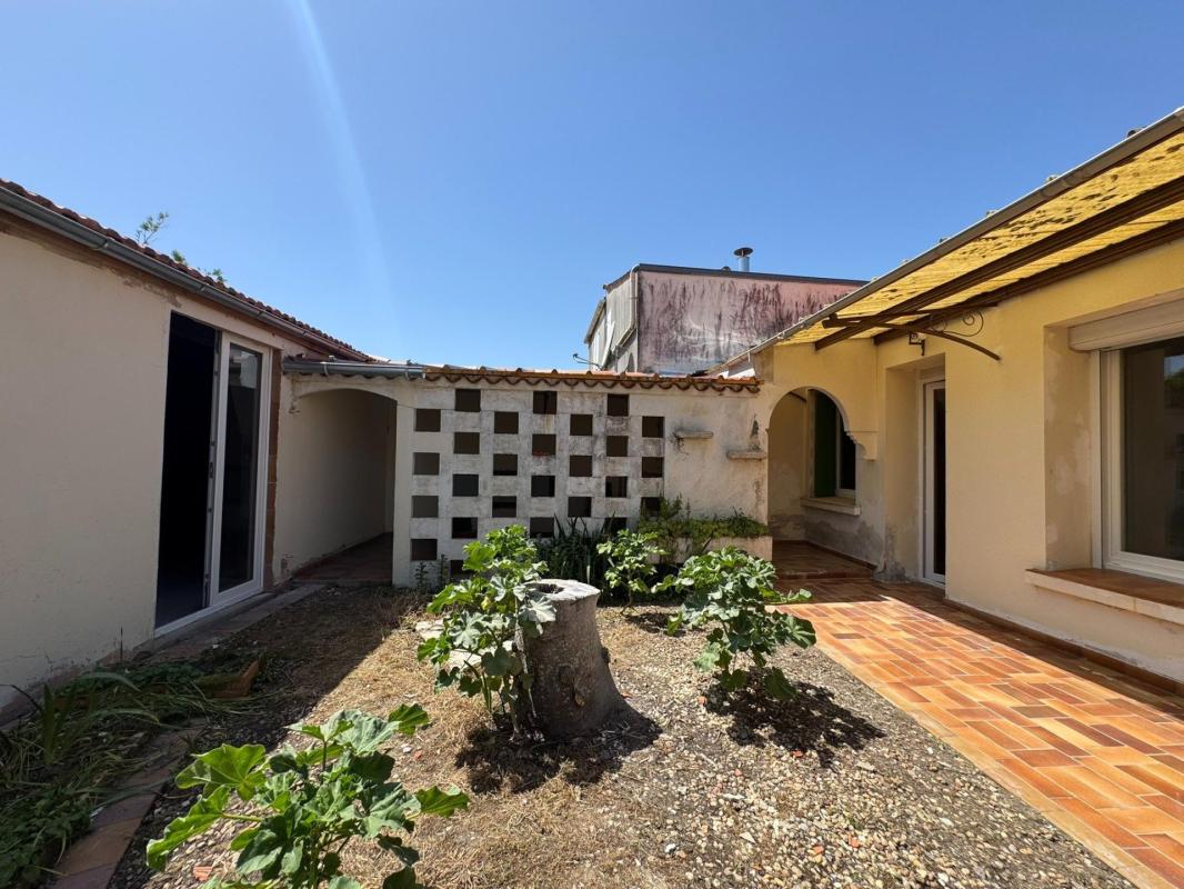 LE CHÂTEAU-D’OLÉRON - A LOUER A L'ANNEE - MAISON T4 DE PLAIN-PIED – 75,1 m² – TERRASSE – DÉPENDANCE – - Photo 2