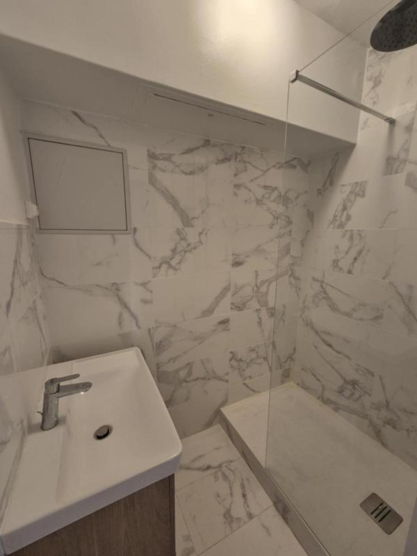 Grand T2 rénové:  Chauffage + eau chaude +  froide inclu!! - Photo 3