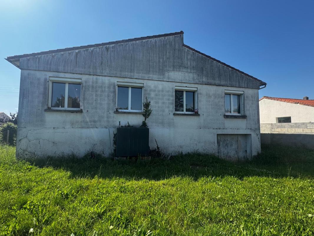 MARENNES, Maison à rafraichir de 110 m² sur 1242 m² de Terrain - Photo 2