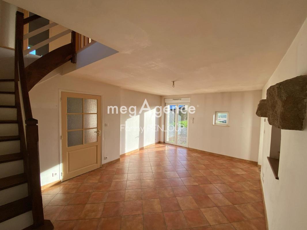BRECEY : Maison rénovée de 4 chambres avec vie de plain-pied - Photo 2