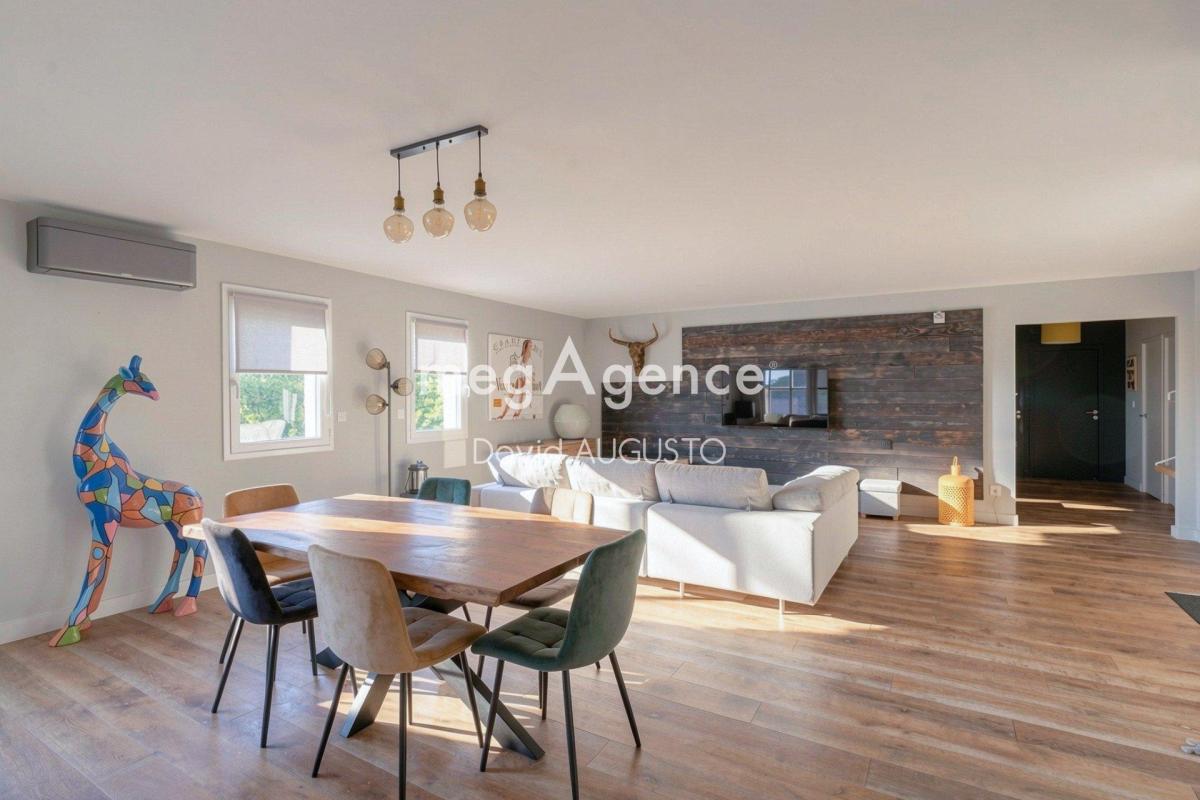 Maison avec vue, piscine chauffée, garage double et terrain de 700m2 - Photo 4