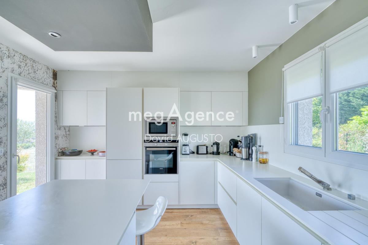 Maison avec vue, piscine chauffée, garage double et terrain de 700m2 - Photo 5