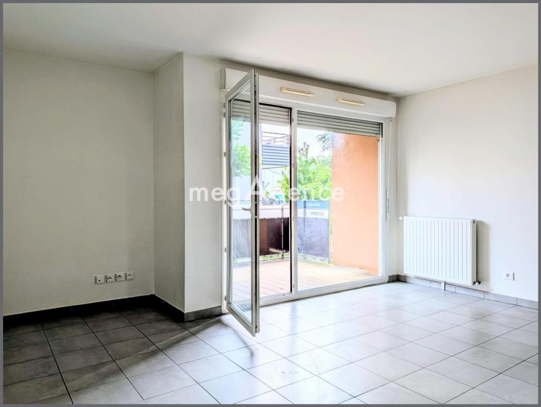 MEYZIEU CENTRE – BEL APPARTEMENT T3 DE 61 m² AVEC BALCON DANS RÉSIDENCE RÉCENTE - Photo 3