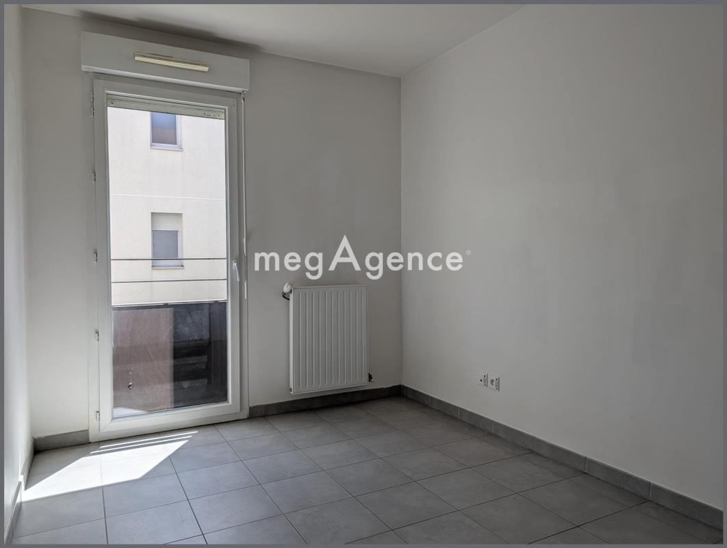 MEYZIEU CENTRE – BEL APPARTEMENT T3 DE 61 m² AVEC BALCON DANS RÉSIDENCE RÉCENTE - Photo 5
