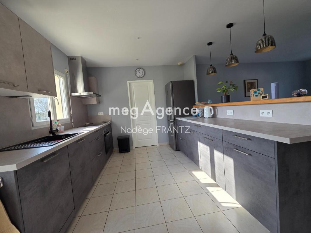 Maison plain-pied 3 chambres – 1200 m² terrain – Garage – Pompe à chaleur – Antezant-la-Chapelle - Photo 3
