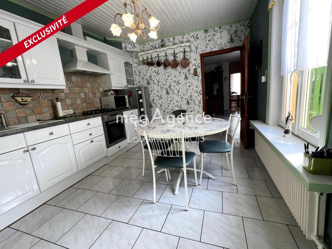 Située dans un secteur calme d'Auchel à 2 min du bois de Saint Pierre et 2 min du centre ville, maison 4 chambres "Coup de coeur" parfaitement entretenue, qui saura accueillir une famille - Photo 3