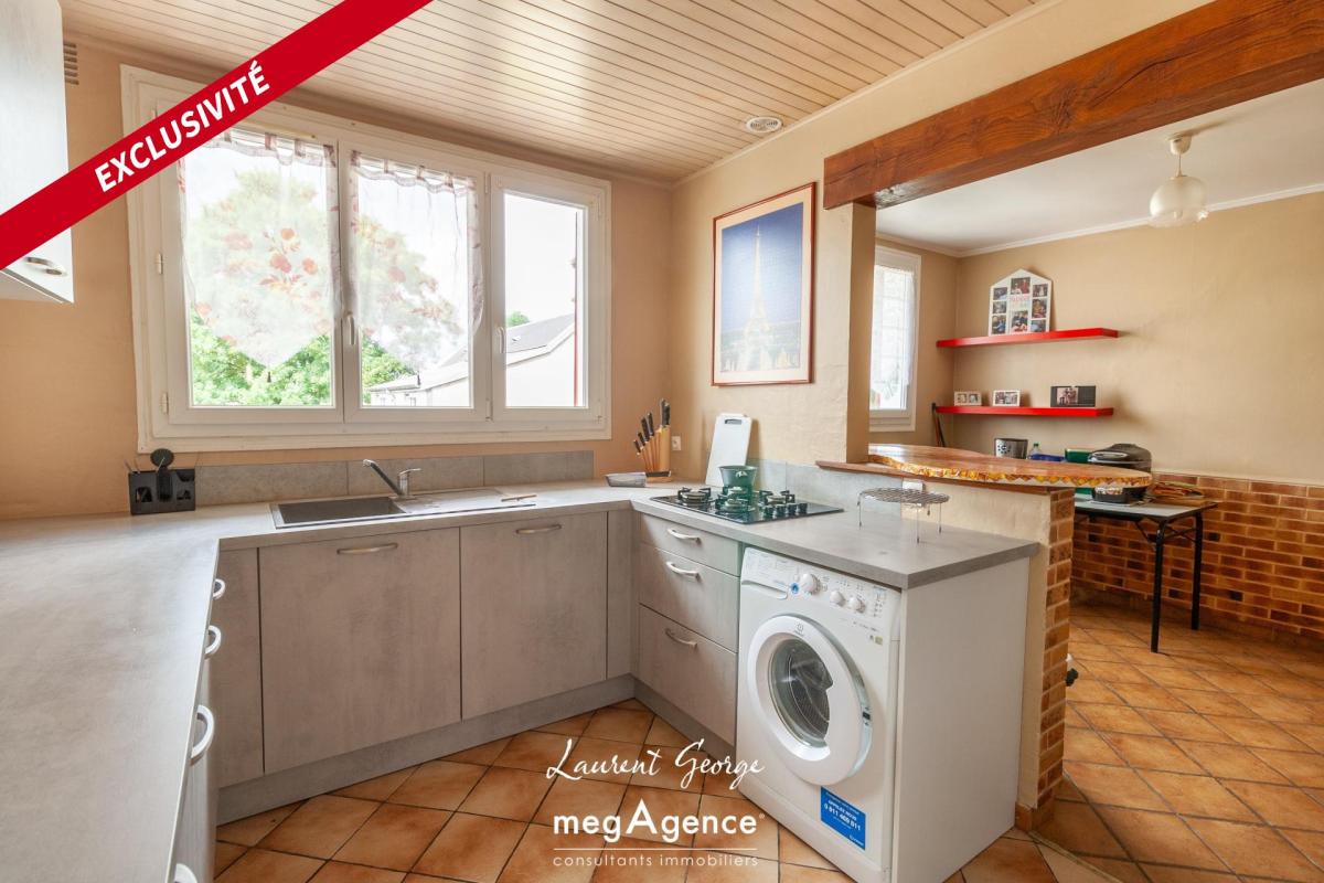 MAISON FAMILIALE DE 147 m2, JARDIN, GARAGE DOUBLE - Photo 3