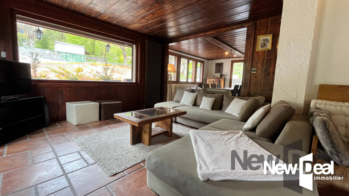 CHAMONIX MONT BLANC LE LAVANCHER CHALET Rénové 6 PIECES 4 CHAMBRES - Photo 4