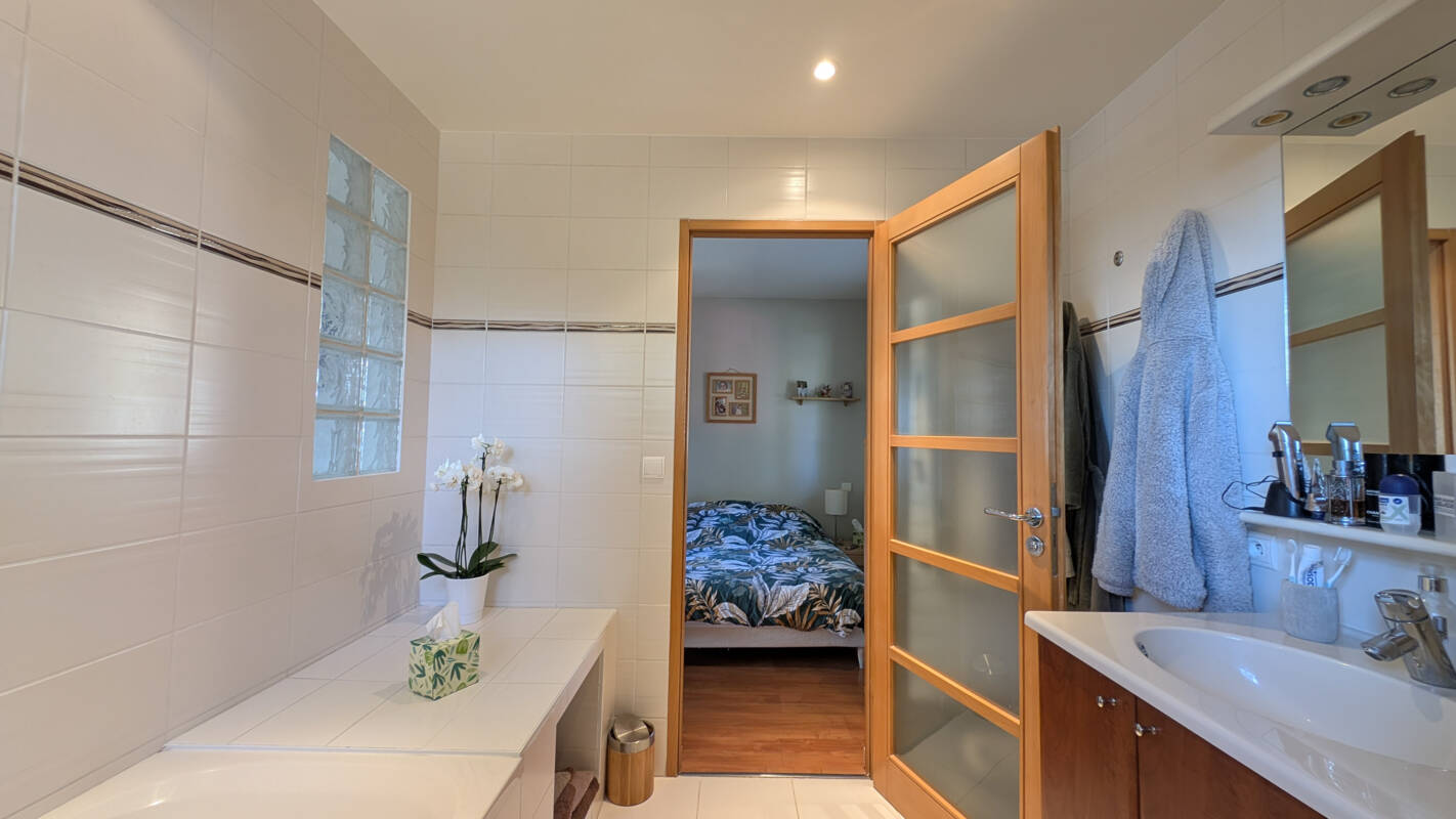 Appartement T4 au calme avec vue dégagée - Photo 4