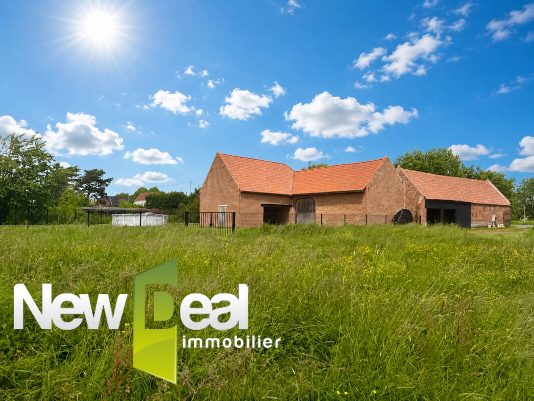 FERME AU CARRE / 3 CHAMBRES + UN BUREAU / 240M2 DE DEPENDANCES/ - Photo 2