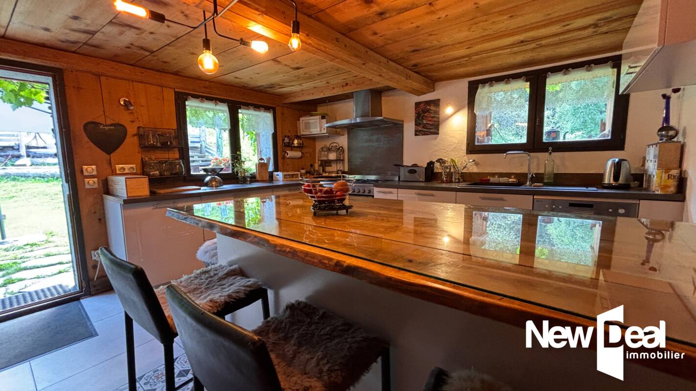 FERME DE PAYS et Petit CHALET INDEPENDANT - 13 PIECES - 9  CHAMBRES - TERRAIN 45.000 m² environ - LES HOUCHES - Photo 2