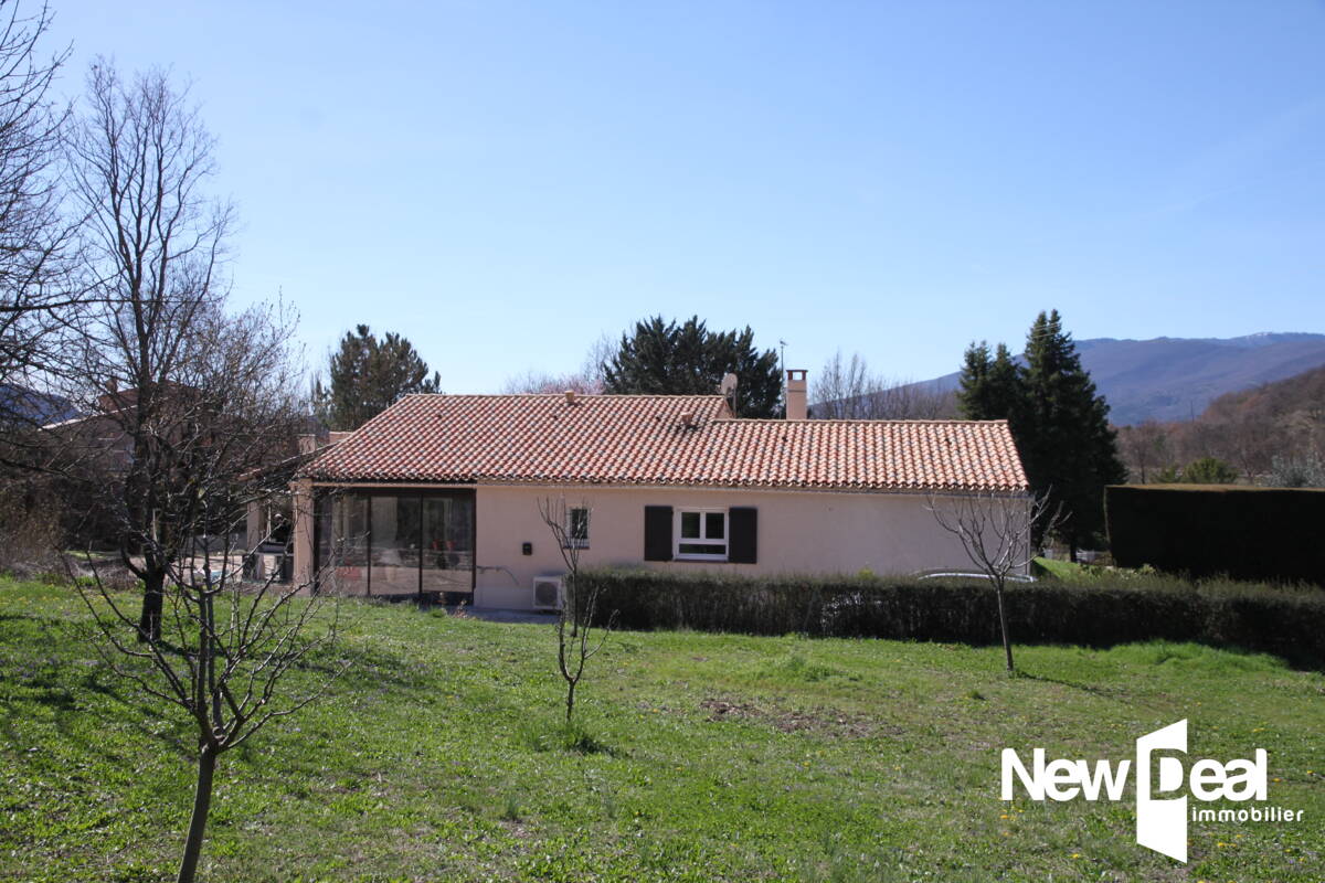 Très jolie villa de plain pied T6, de 150 m2 habitables, 3 chambres à  ENTREPIERRES (04), avec piscine - Photo 2