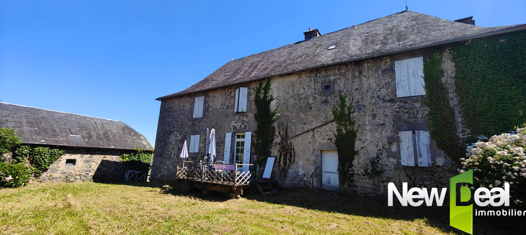 EXCEPTIONNELLE Propriété Historique  - 230 m² + Dépendances - 8,5 ha - Photo 2