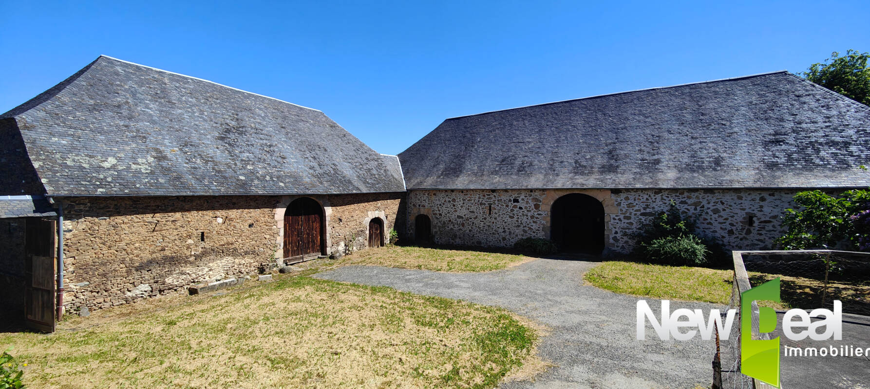 EXCEPTIONNELLE Propriété Historique  - 230 m² + Dépendances - 8,5 ha - Photo 4