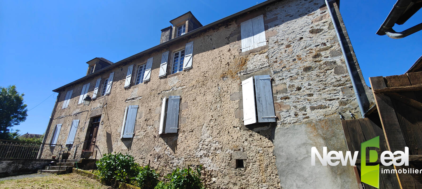 EXCEPTIONNELLE Propriété Historique  - 230 m² + Dépendances - 8,5 ha - Photo 2