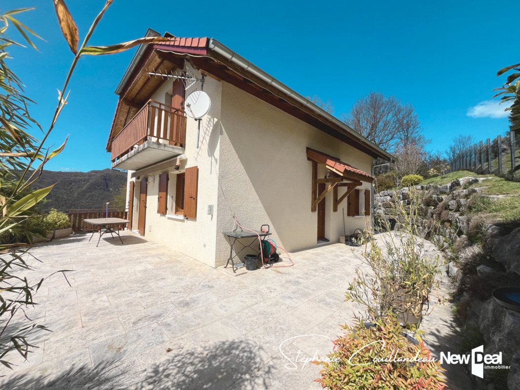 Jolie maison en parfait état avec grand terrain, piscine et belle vue lac à Grésy sur Aix - Photo 3