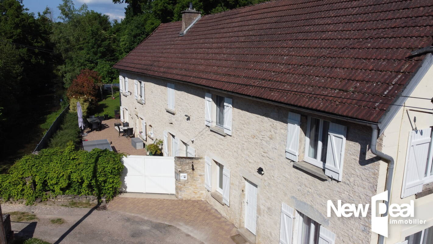 EXCLUSIVITE MONCEY maison en pierre 250 m2 de type 8 rénovée - Photo 2