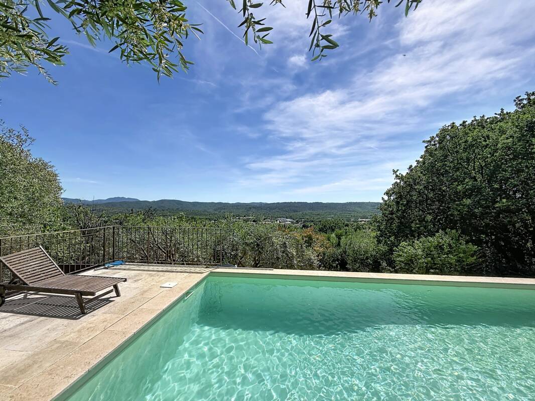 MONTAUROUX Vue imprenable pour cette villa contemporaine  d’environ 225 m² - Photo 2