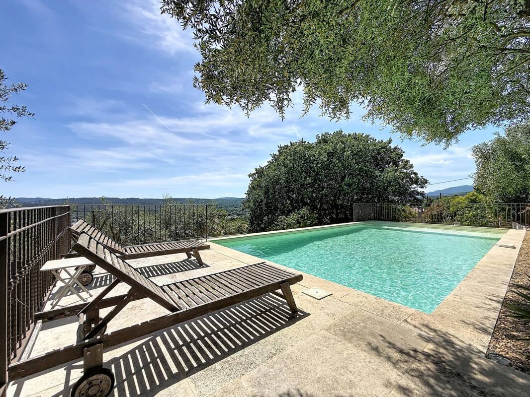 MONTAUROUX Vue imprenable pour cette villa contemporaine  d’environ 225 m² - Photo 4
