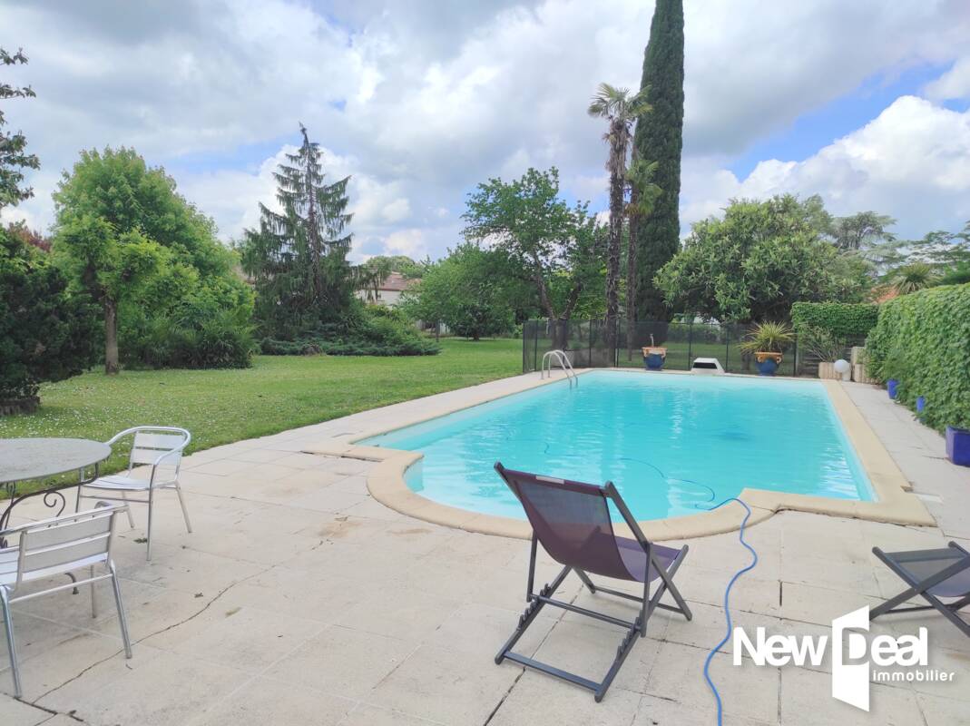 LONGERE EN PIERRE DE 200 m² AVEC GRAND JARDIN ET PISCINE - Photo 2
