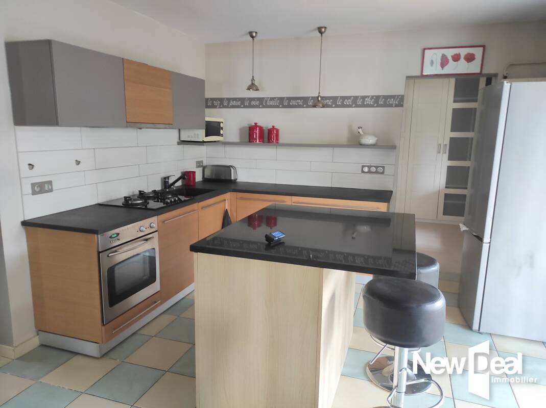 LONGERE EN PIERRE DE 200 m² AVEC GRAND JARDIN ET PISCINE - Photo 4