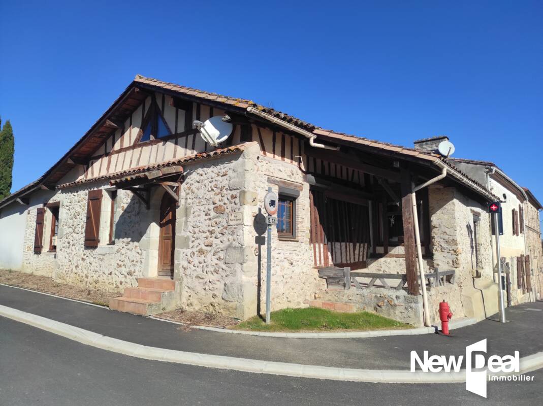 MAISON DE VILLAGE EN PIERRES DANS LE LOT ET GARONNE AVEC APPARTEMENT INDEPENDANT ET GARAGES