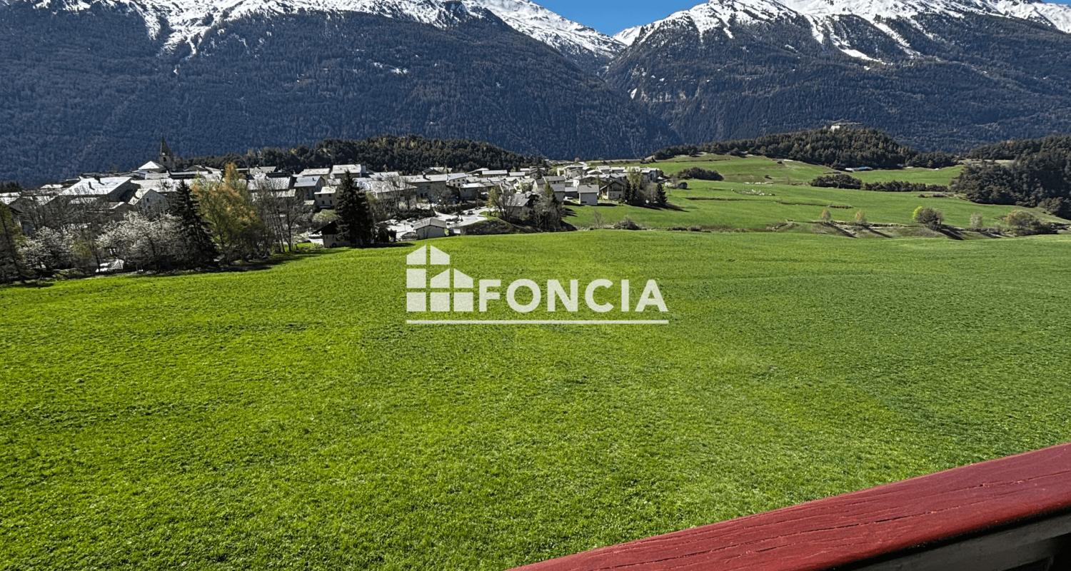 Appartement à vendre – Résidence Le Genevray Idéalement situé dans une résidence prisée de la station, cet appartement parfaitement entretenu offre une opportunité unique, aussi bien pour un usage personnel que locatif