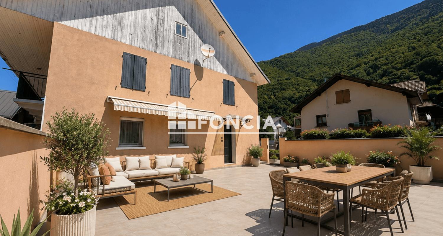 Appartement avec terrasse dans petite copropriété de 2 appartements