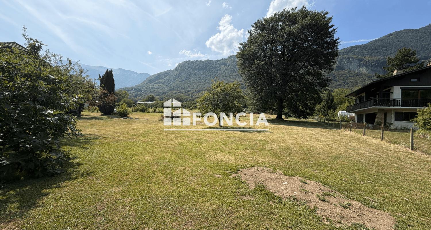 Terrain constructible viabilisé à Mercury – 724 m² constructibles