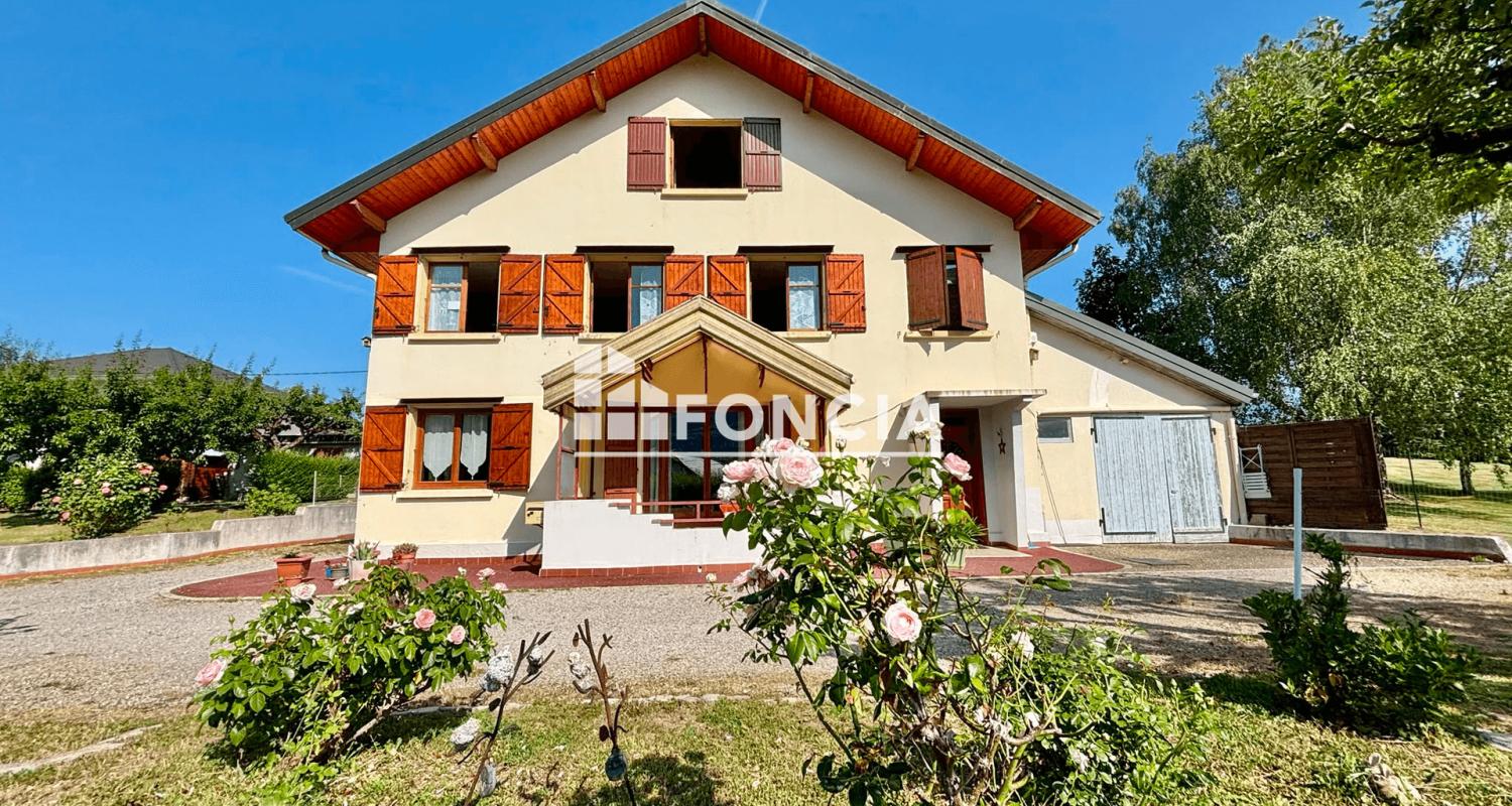 EXCLUSIVITE FONCIA MONTAGNOLE Maison esprit savoyarde sur 1 400 m2 de terrain arboré, bien exposée et vue dominante